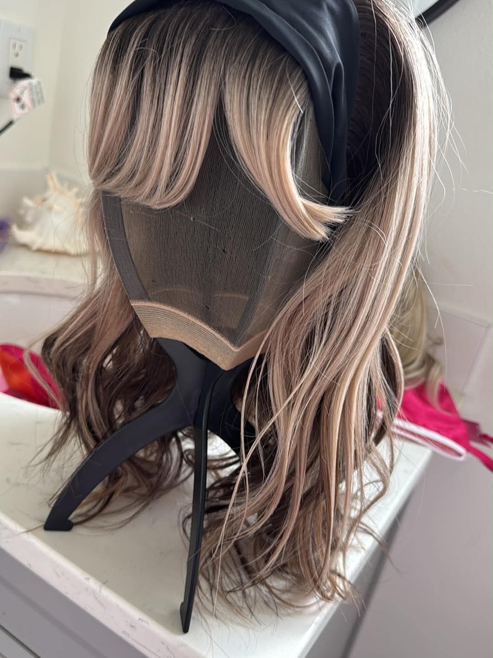 Headband Wavy Wig with Blonde Highlights in Brown-Blonde Blend
